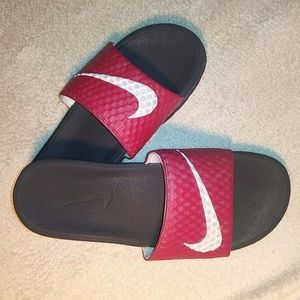 nike maroon slides